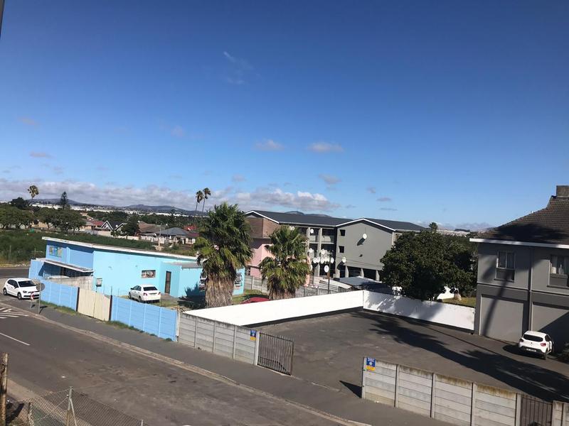 To Let 23 Bedroom Property for Rent in Peerless Park East Western Cape